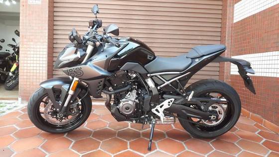 SUZUKI GSX-8S 